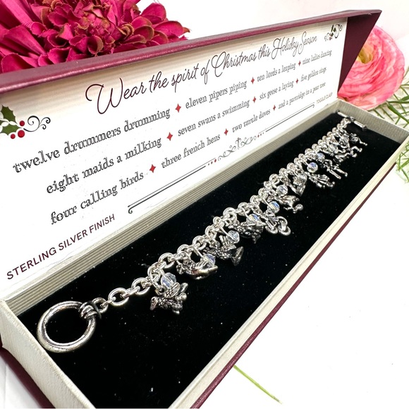 NEW⚜️12 DAYS OF CHRISTMAS Charm Bracelet - In Gift Box! - Picture 3 of 9